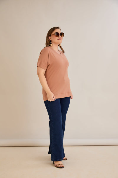 Tricou marime mare din bumbac cu decolteu in V - caramel