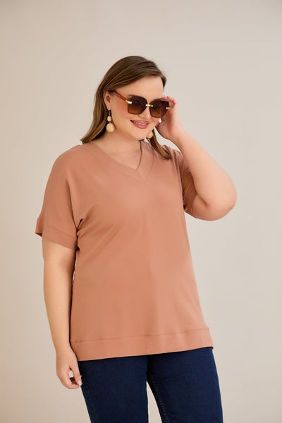 Tricou marime mare din bumbac cu decolteu in V - caramel