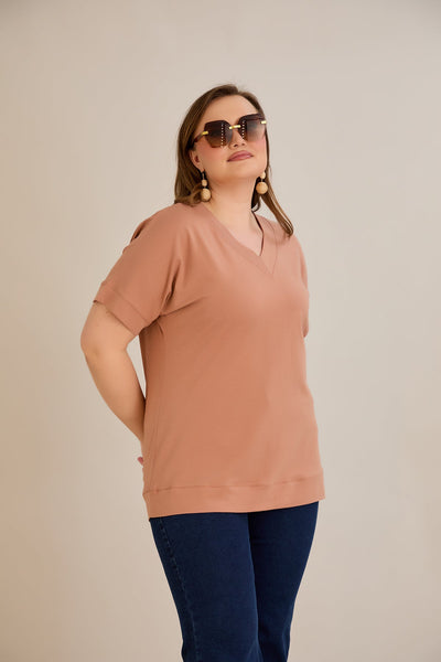 Tricou marime mare din bumbac cu decolteu in V - caramel