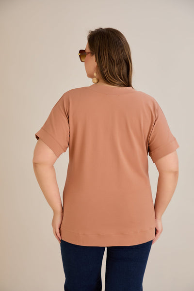 Tricou marime mare din bumbac cu decolteu in V - caramel