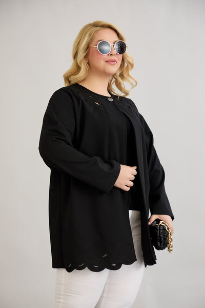Jacheta eleganta marime mare cu broderie si nasture
