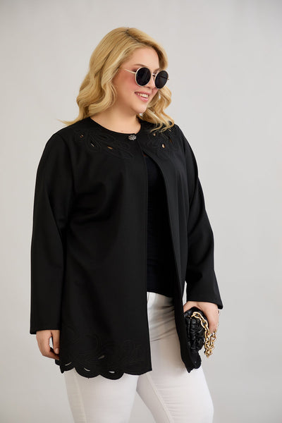 Jacheta eleganta marime mare cu broderie si nasture