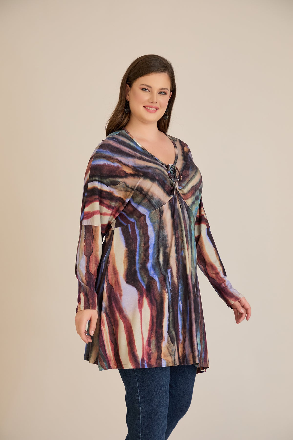 Tunica marime mare cu snur si decolteu in V – print abstract