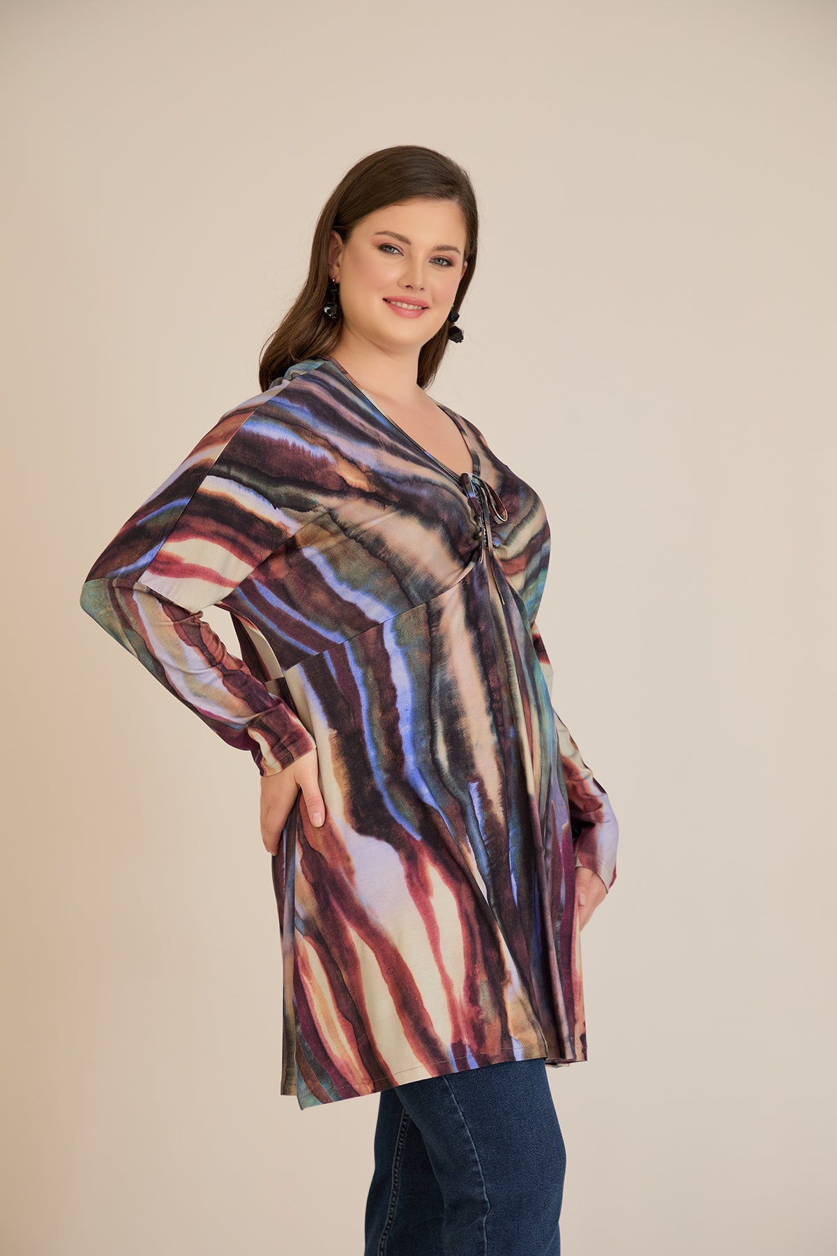 Tunica marime mare cu snur si decolteu in V – print abstract