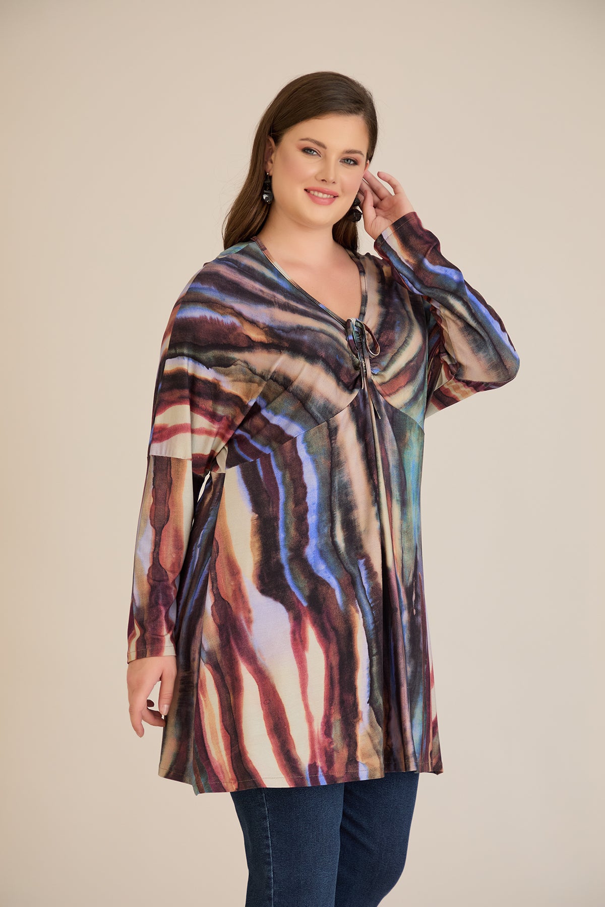 Tunica marime mare cu snur si decolteu in V – print abstract