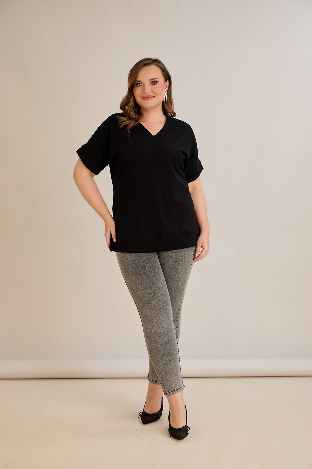 Tricou marime mare din bumbac cu decolteu in V - negru