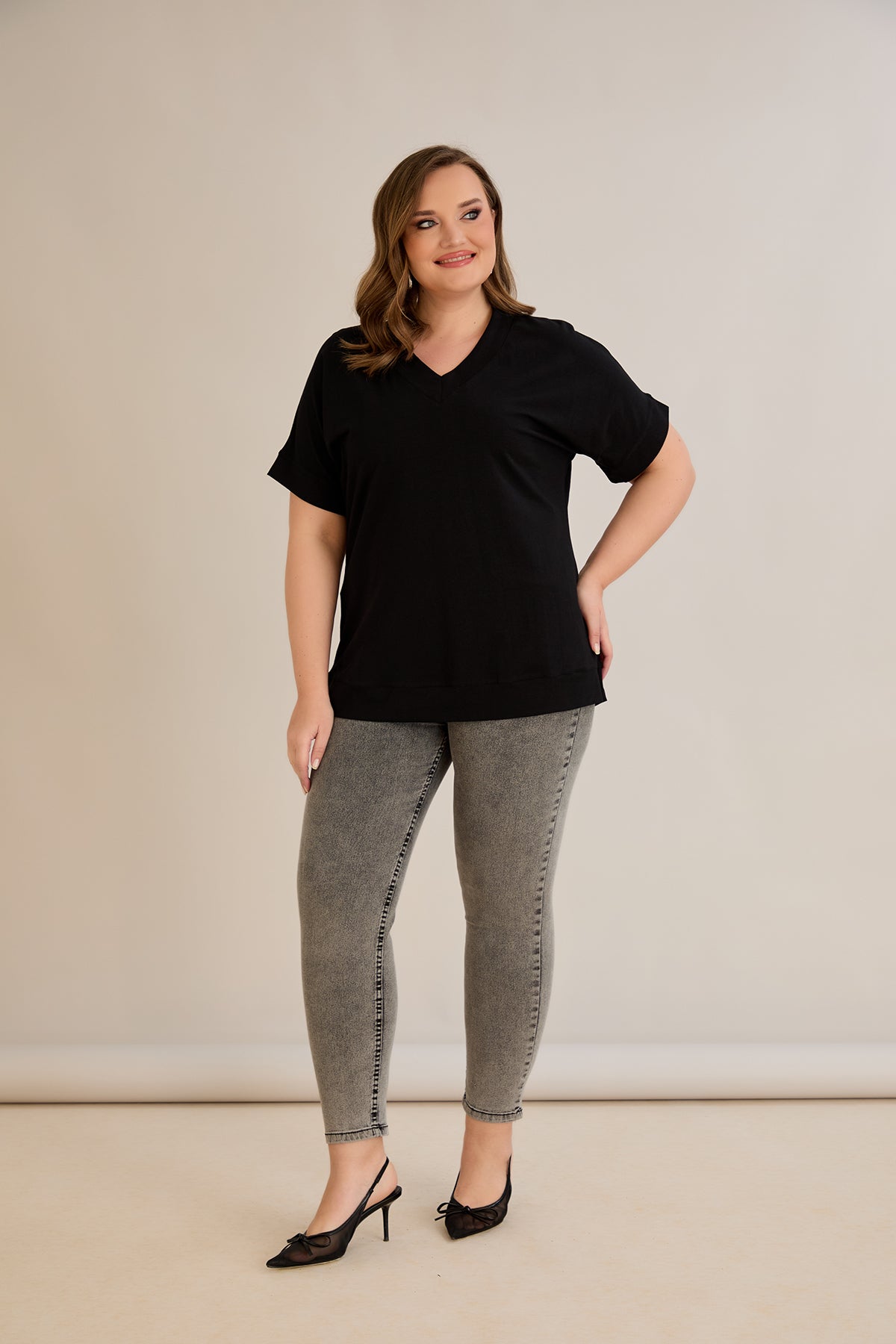 Tricou marime mare din bumbac cu decolteu in V - negru