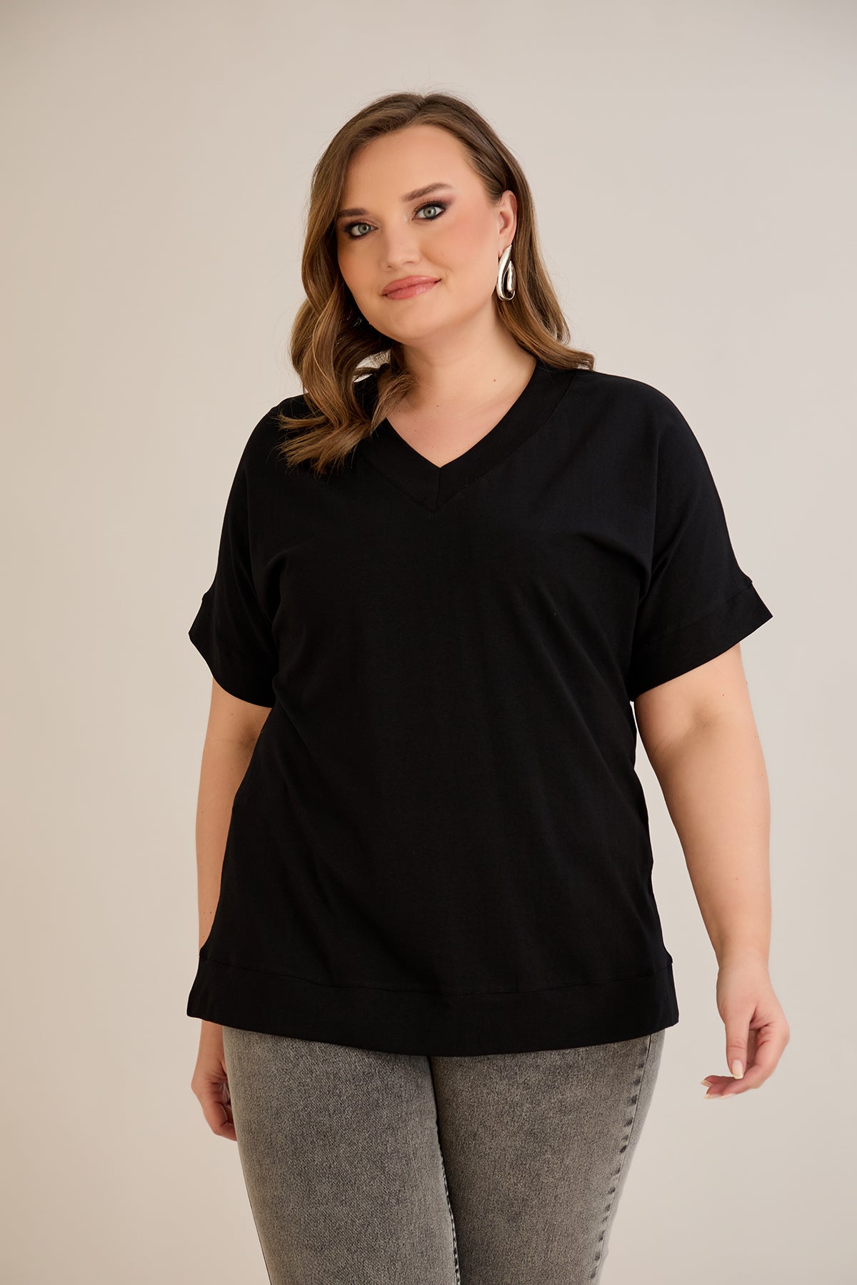 Tricou marime mare din bumbac cu decolteu in V - negru
