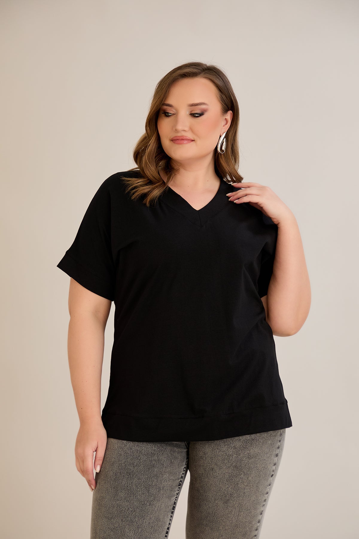 Tricou marime mare din bumbac cu decolteu in V - negru