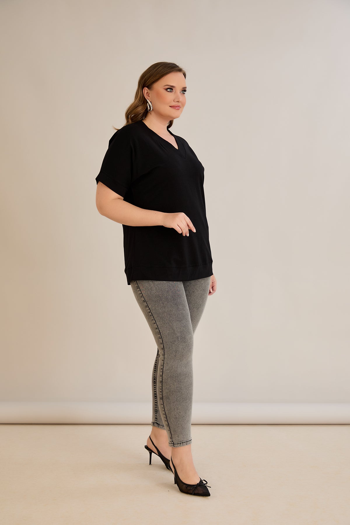 Tricou marime mare din bumbac cu decolteu in V - negru