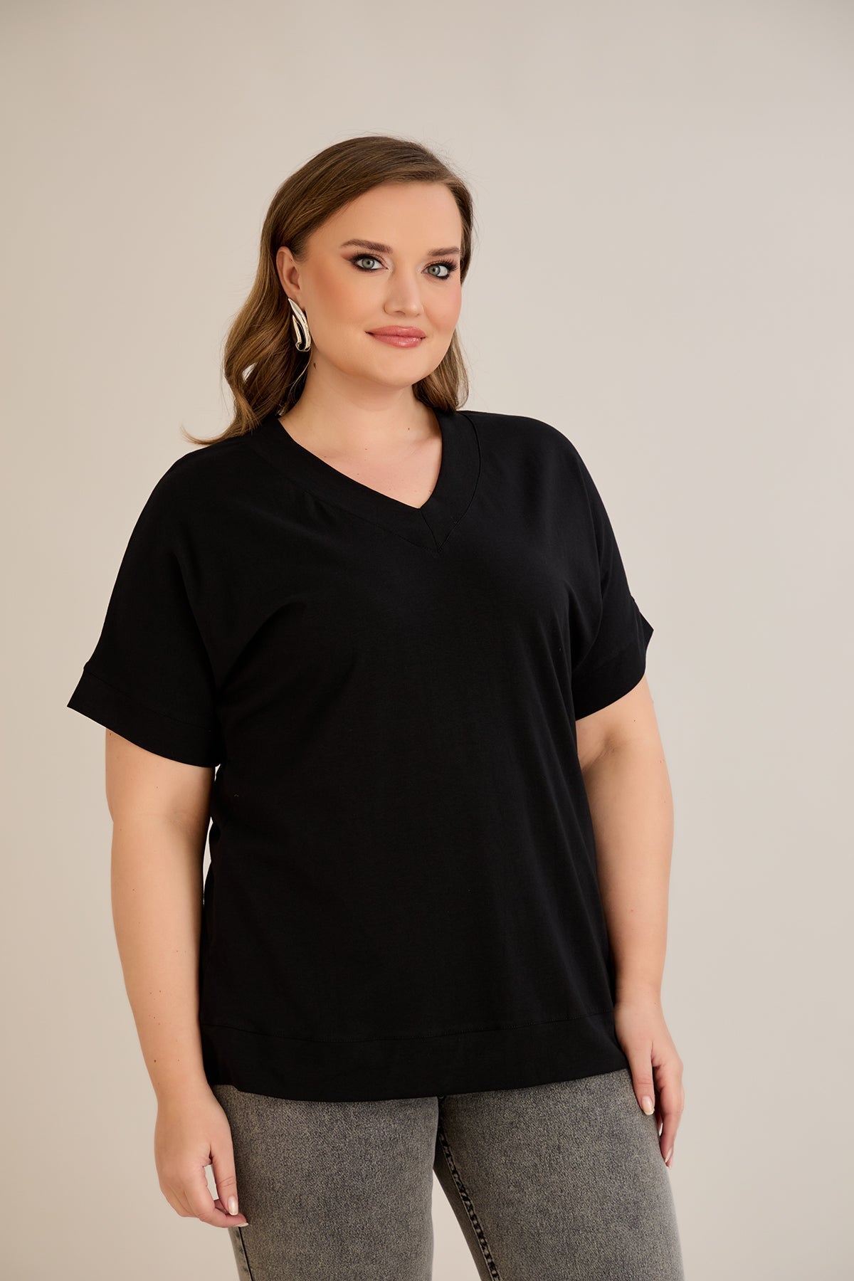 Tricou marime mare din bumbac cu decolteu in V - negru