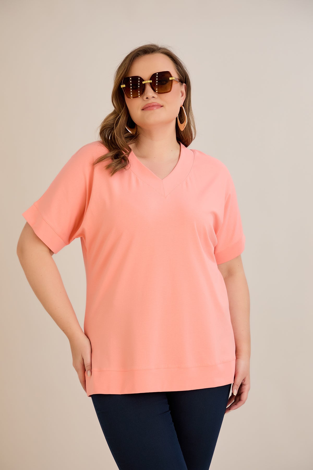 Tricou marime mare din bumbac cu decolteu in V - piersica