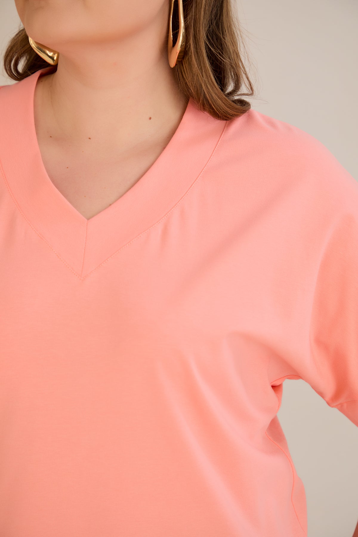 Tricou marime mare din bumbac cu decolteu in V - piersica