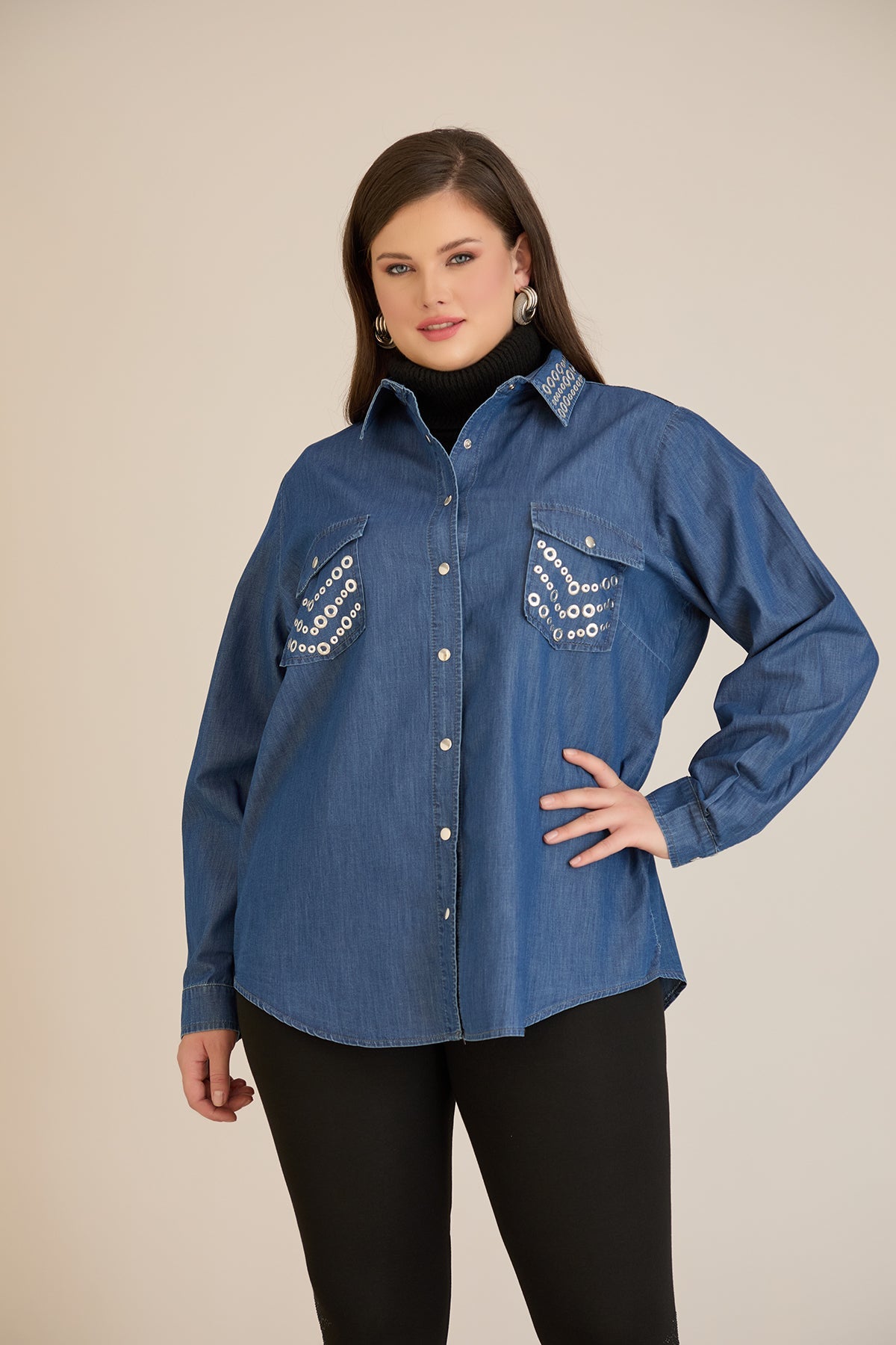 Camasa  din denim marime mare cu accente metalice