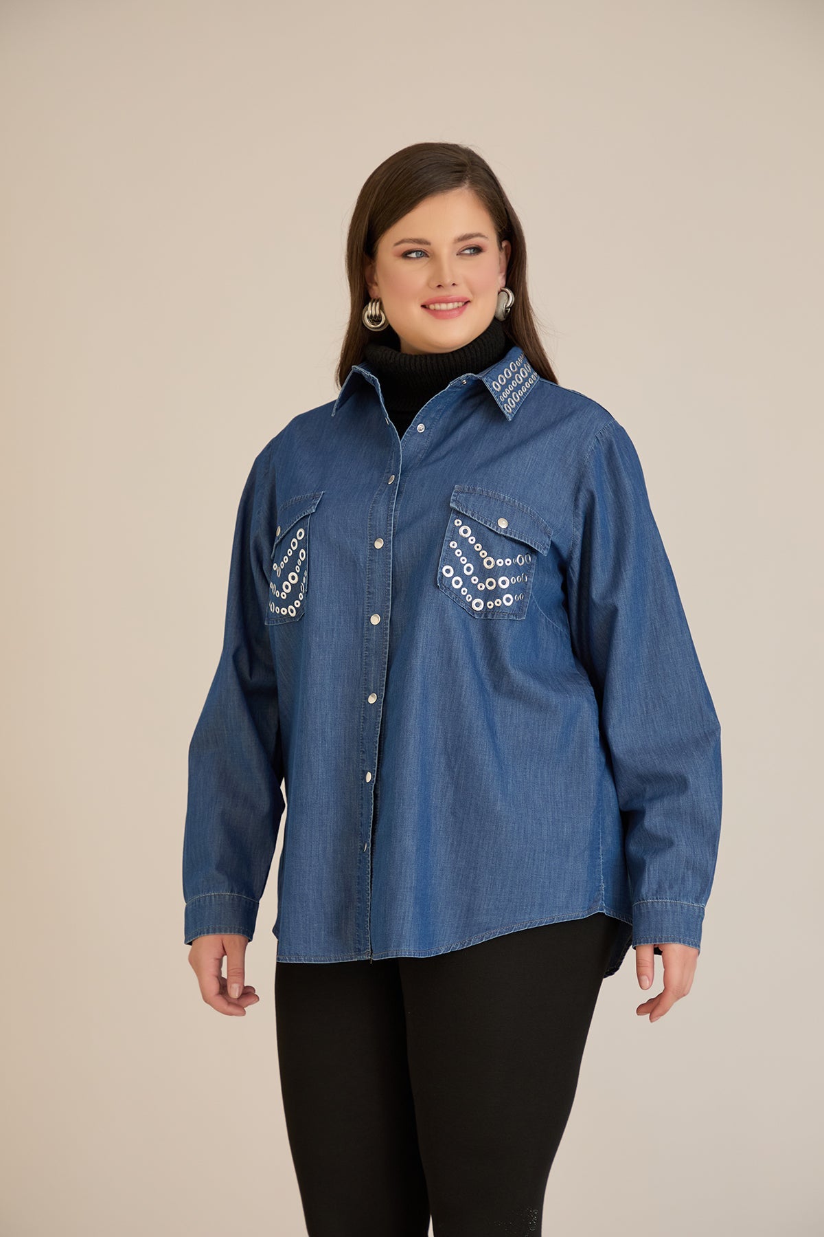Camasa  din denim marime mare cu accente metalice