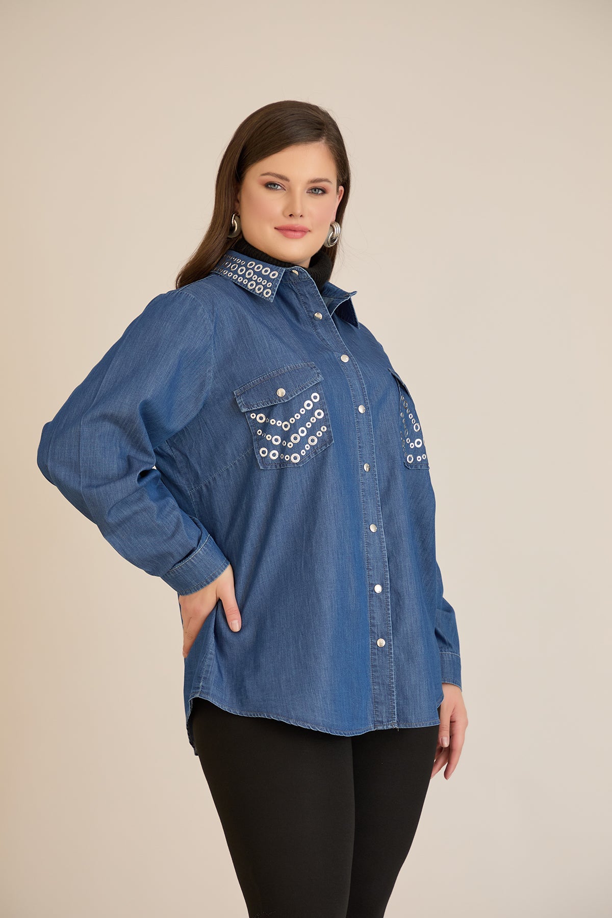 Camasa  din denim marime mare cu accente metalice