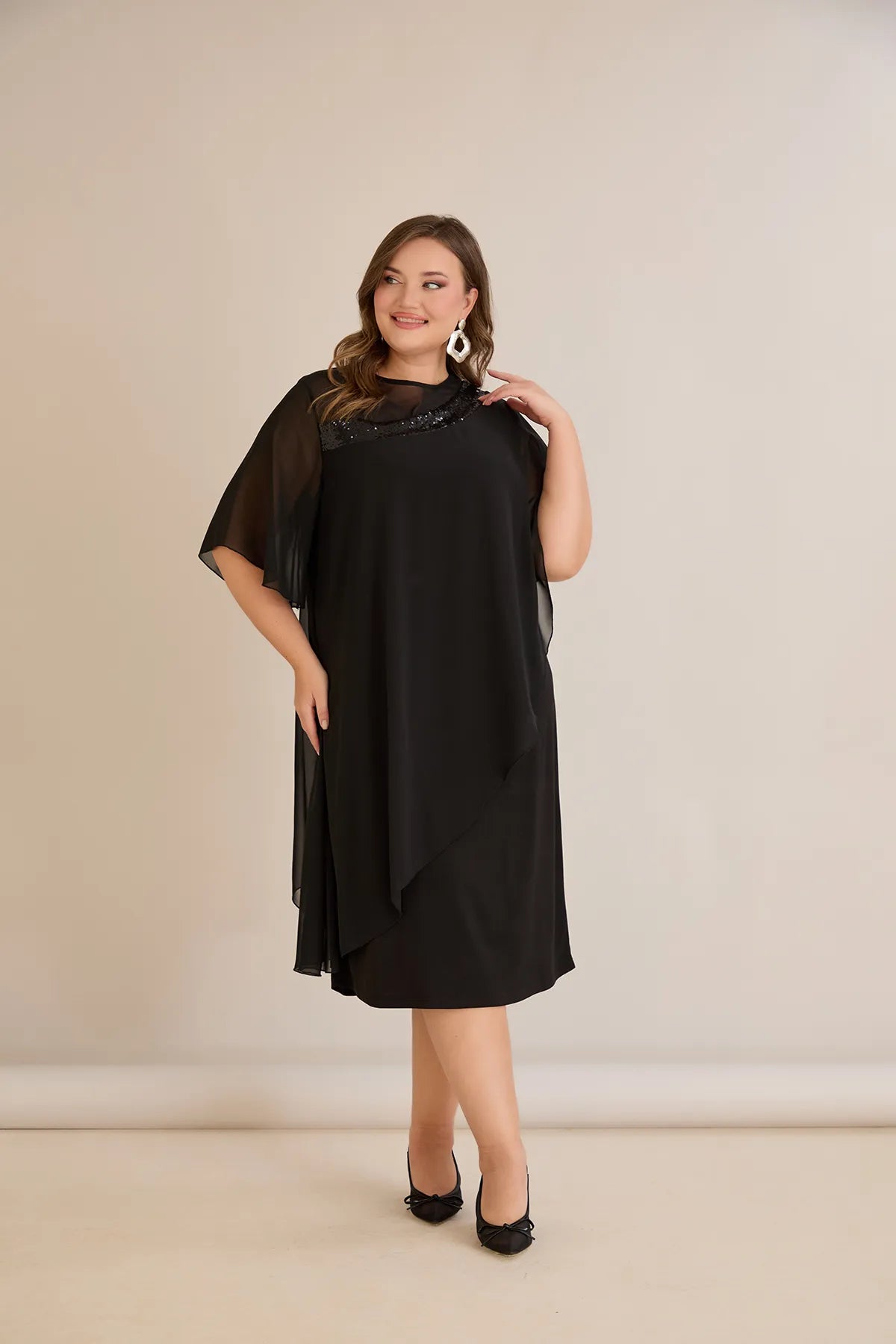 Rochie festivă mărime mare din șifon cu paiete – negru