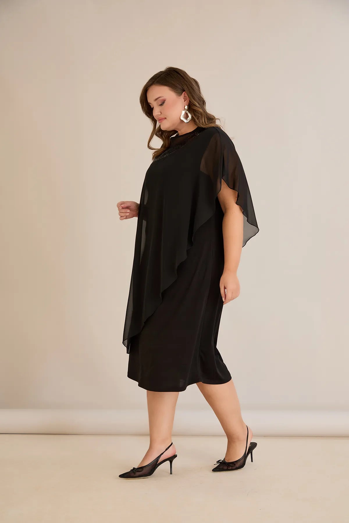 Rochie festivă mărime mare din șifon cu paiete – negru