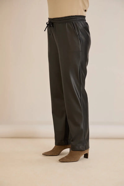 Pantalon mărime mare din piele croială dreaptă – negru