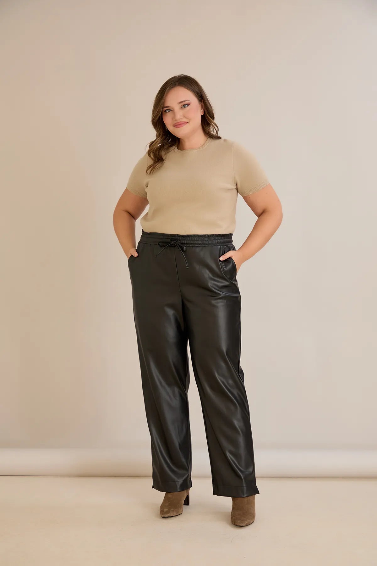 Pantalon mărime mare din piele croială dreaptă – negru