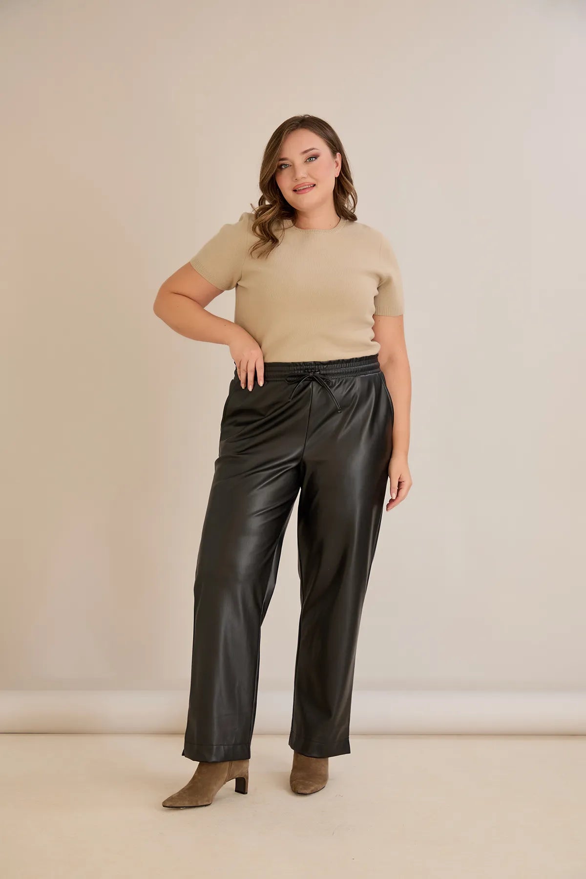 Pantalon mărime mare din piele croială dreaptă – negru