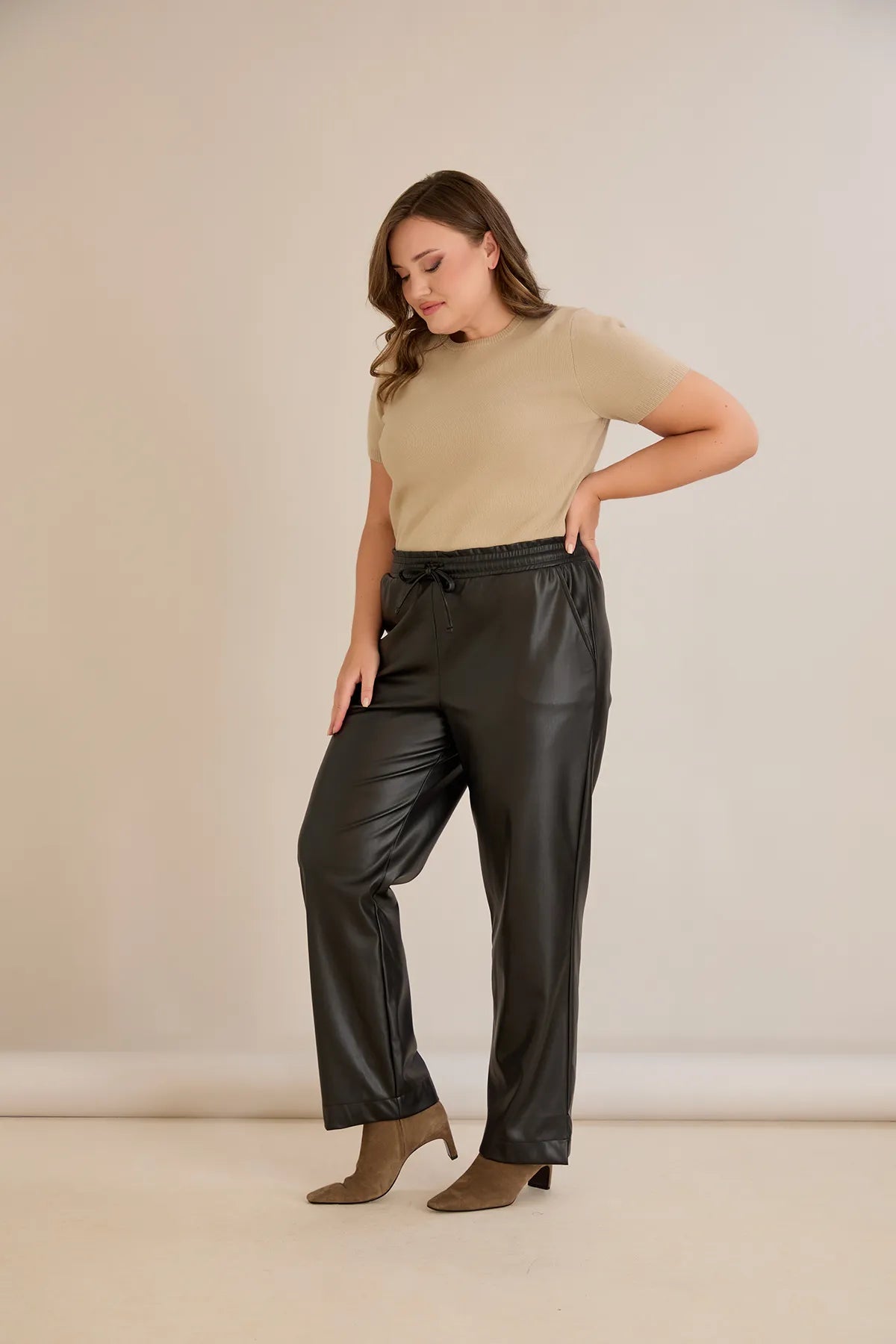 Pantalon mărime mare din piele croială dreaptă – negru