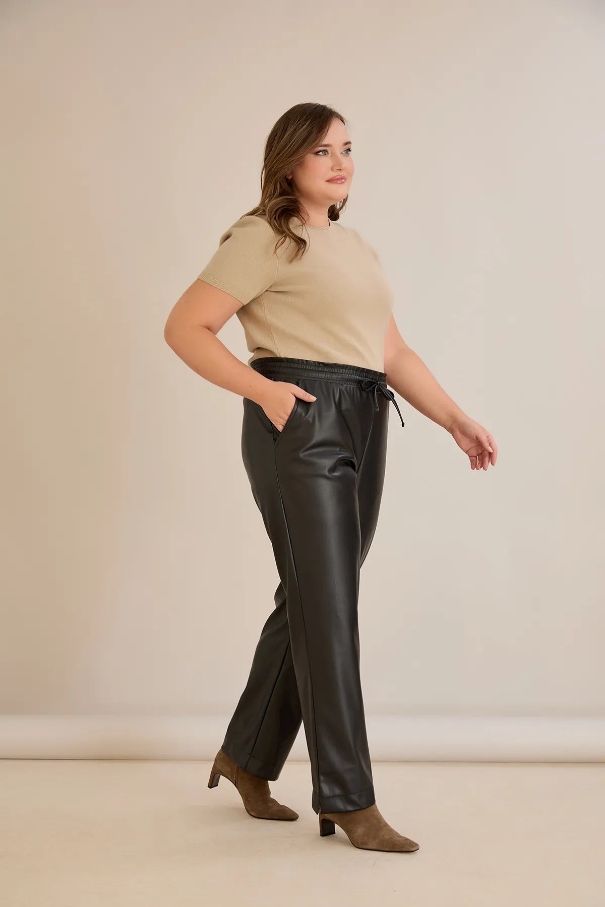 Pantalon mărime mare din piele croială dreaptă – negru