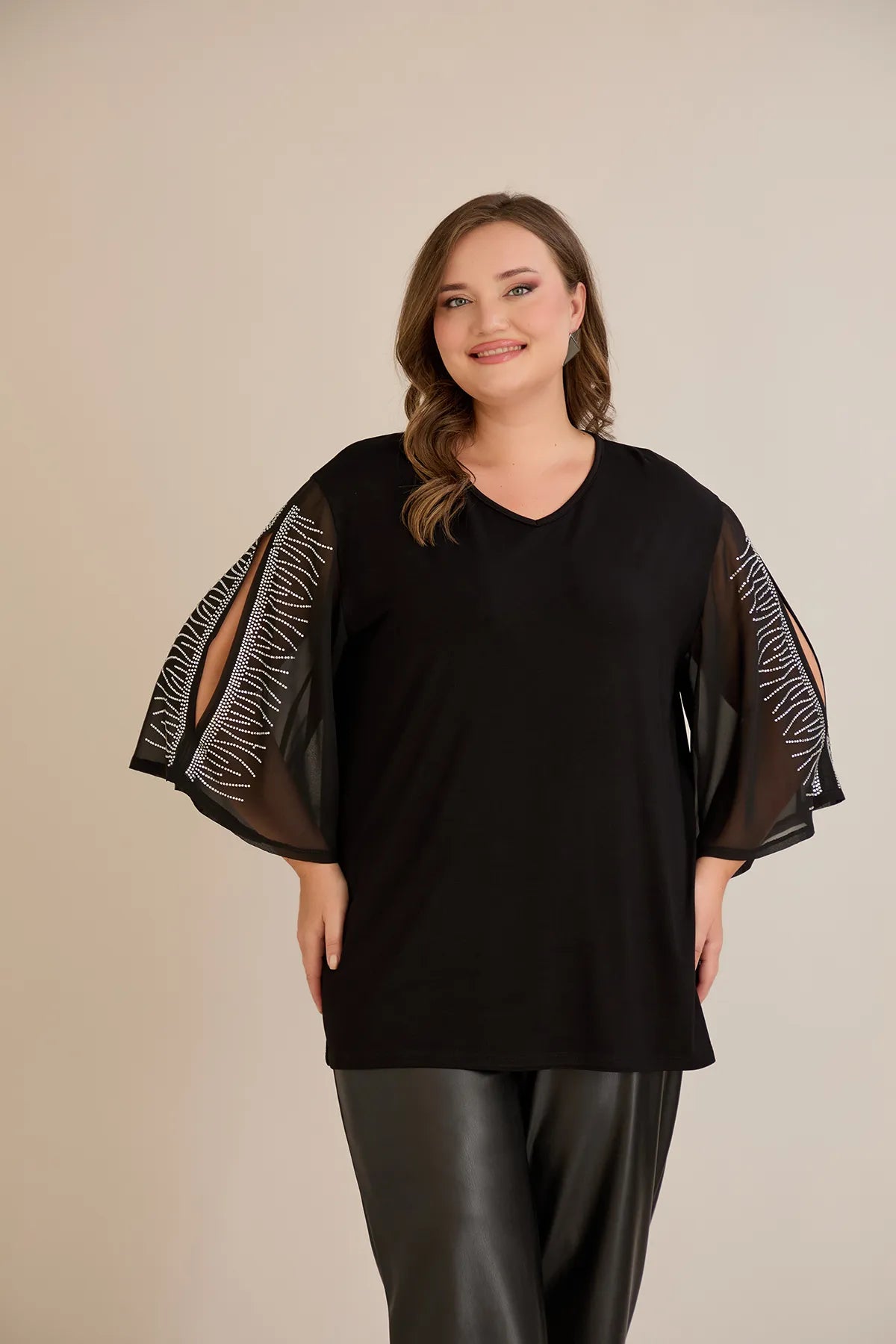 Tunicӑ mărime mare elegantă cu mâneci din șifon și aplicații cu pietricele