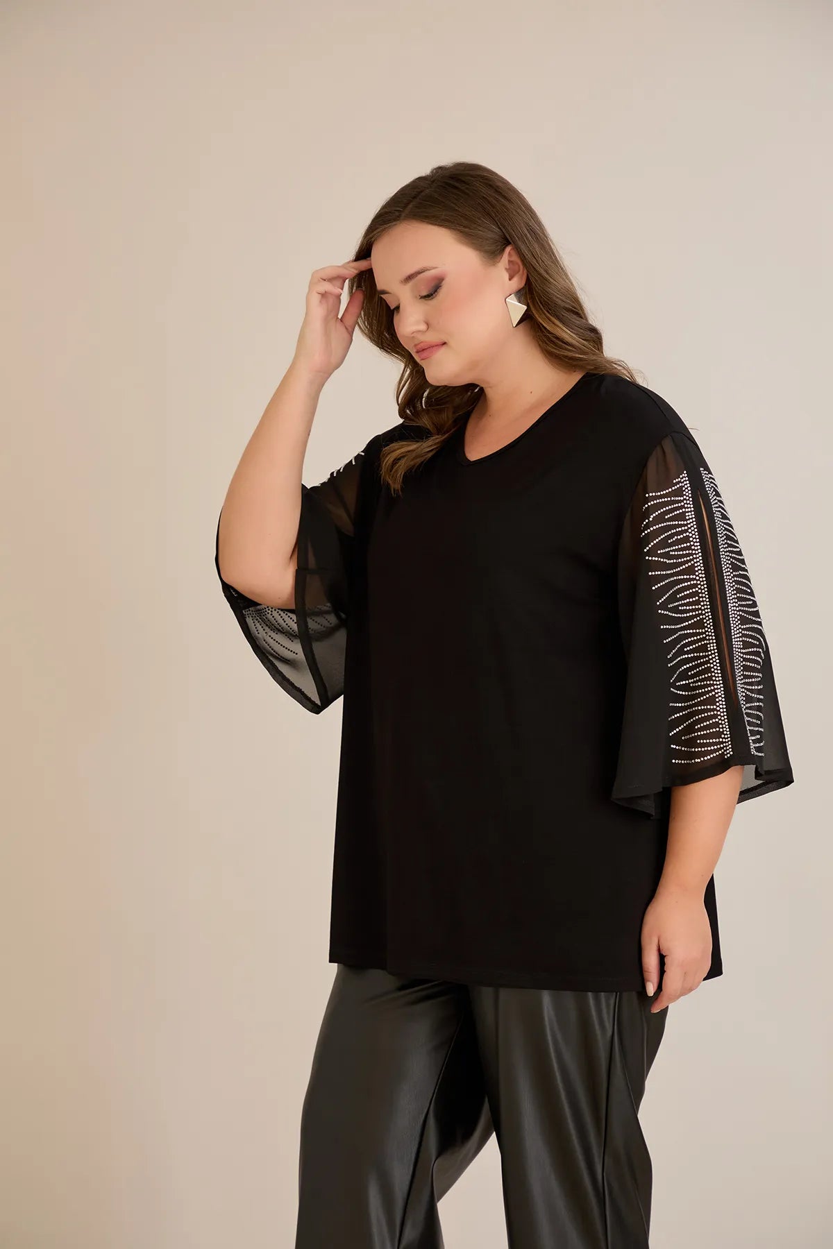 Tunicӑ mărime mare elegantă cu mâneci din șifon și aplicații cu pietricele