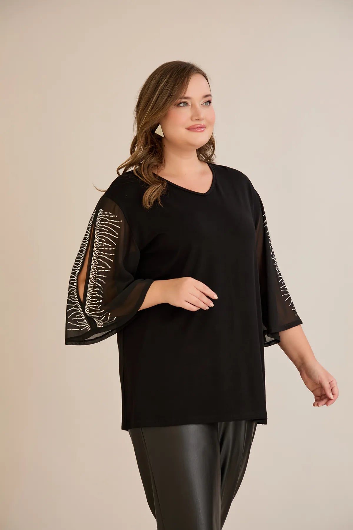 Tunicӑ mărime mare elegantă cu mâneci din șifon și aplicații cu pietricele