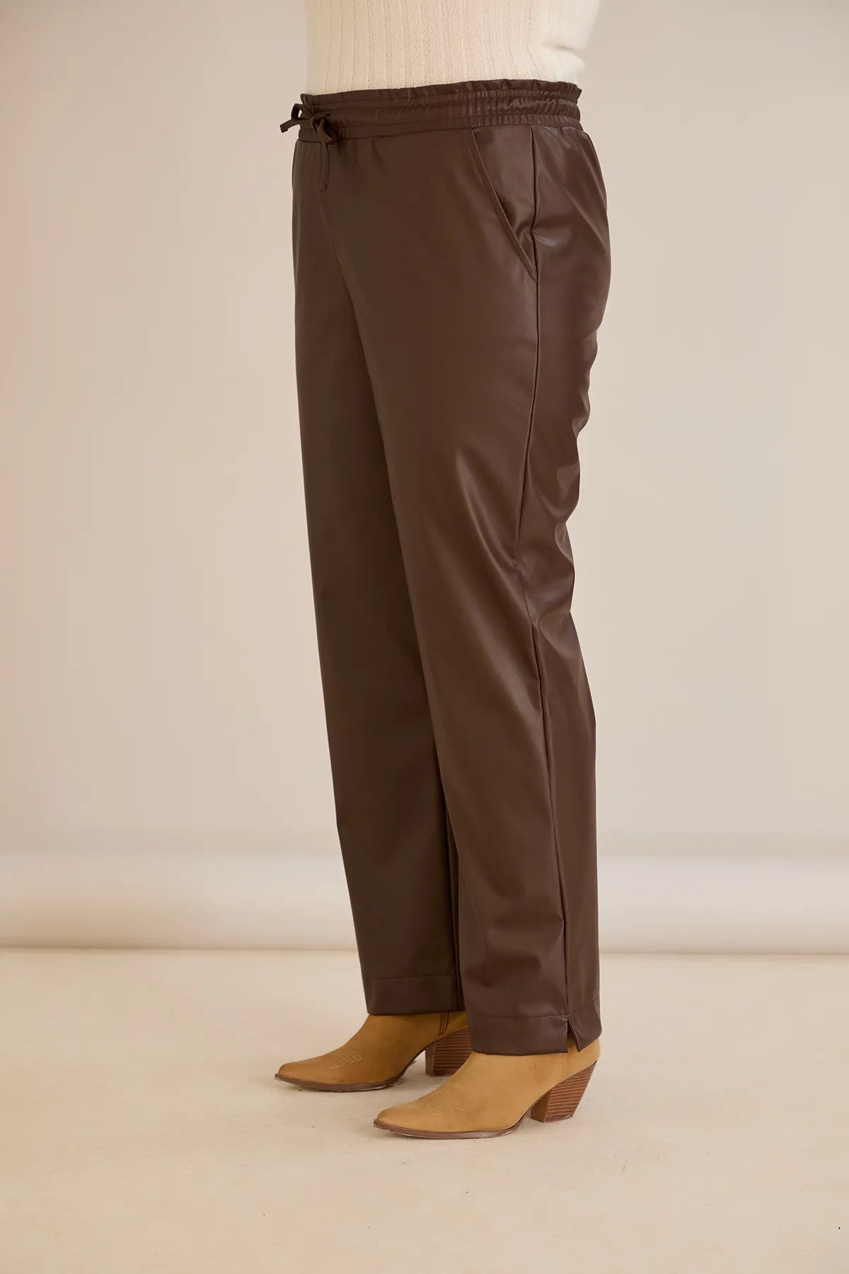 Pantalon mărime mare din piele croială dreaptă – ciocolată