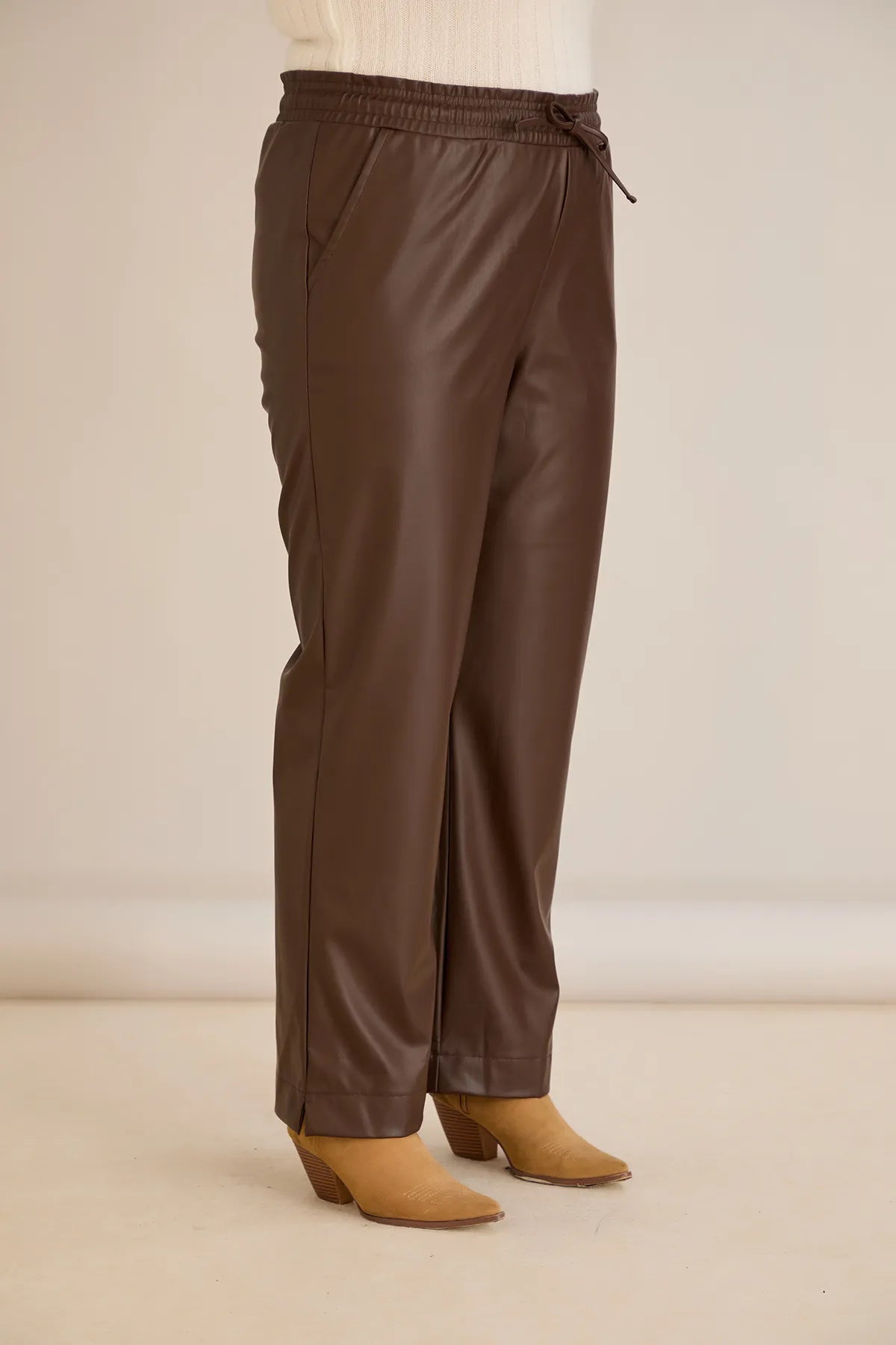 Pantalon mărime mare din piele croială dreaptă – ciocolată