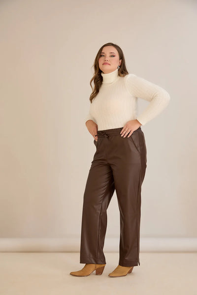 Pantalon mărime mare din piele croială dreaptă – ciocolată
