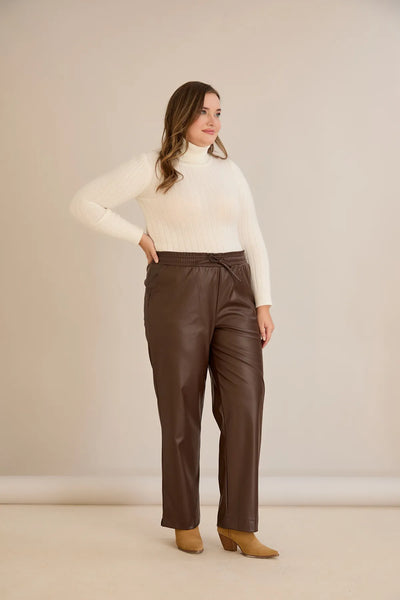 Pantalon mărime mare din piele croială dreaptă – ciocolată