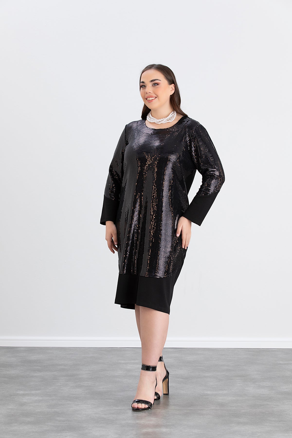 Rochie de petrecere marime mare cu paiete si spate tricotat