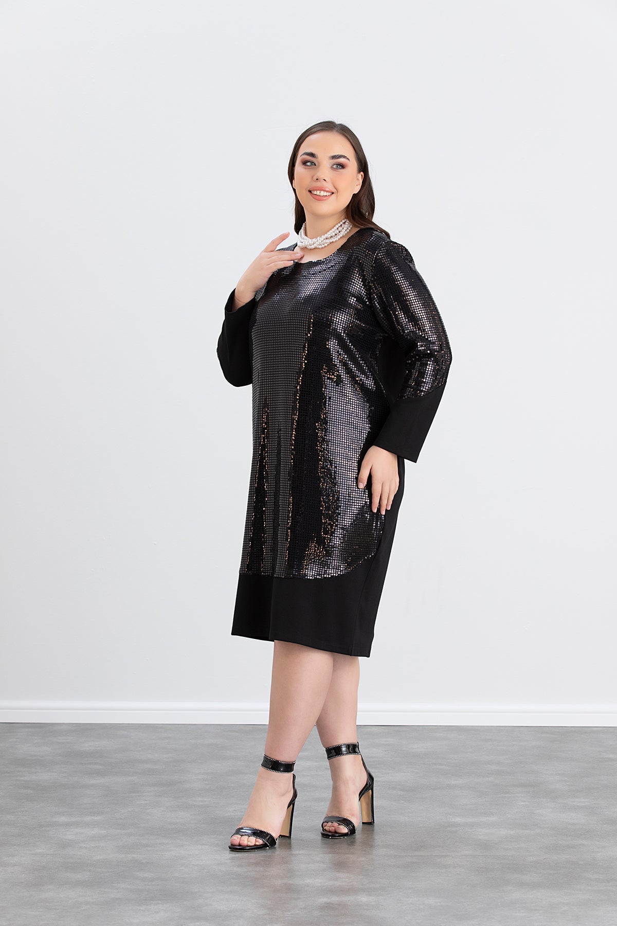 Rochie de petrecere marime mare cu paiete si spate tricotat