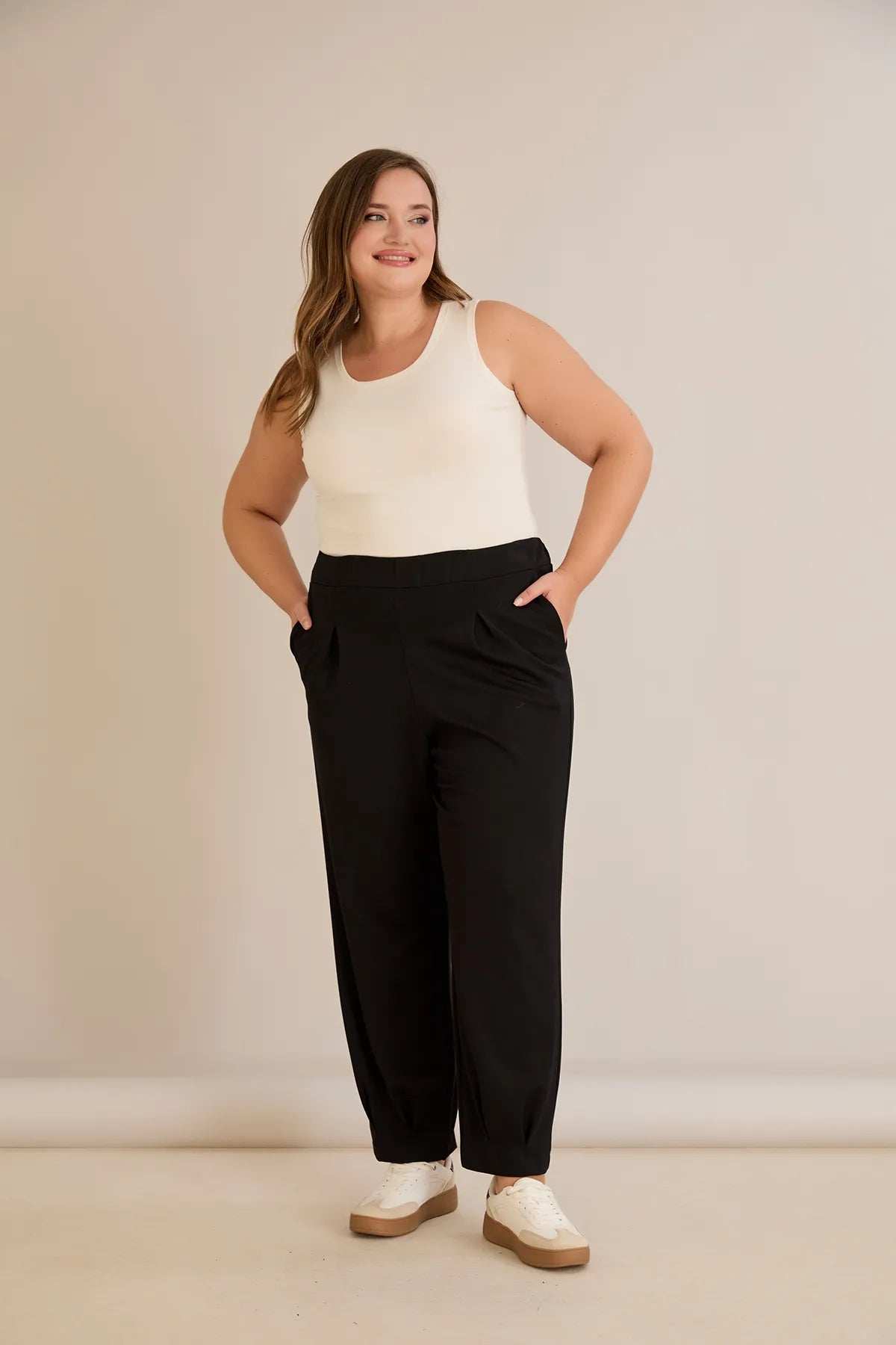 Pantalon elastic mărime mare din viscoză cu pliuri