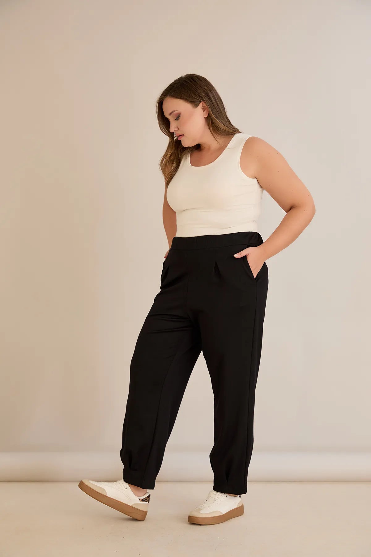 Pantalon elastic mărime mare din viscoză cu pliuri