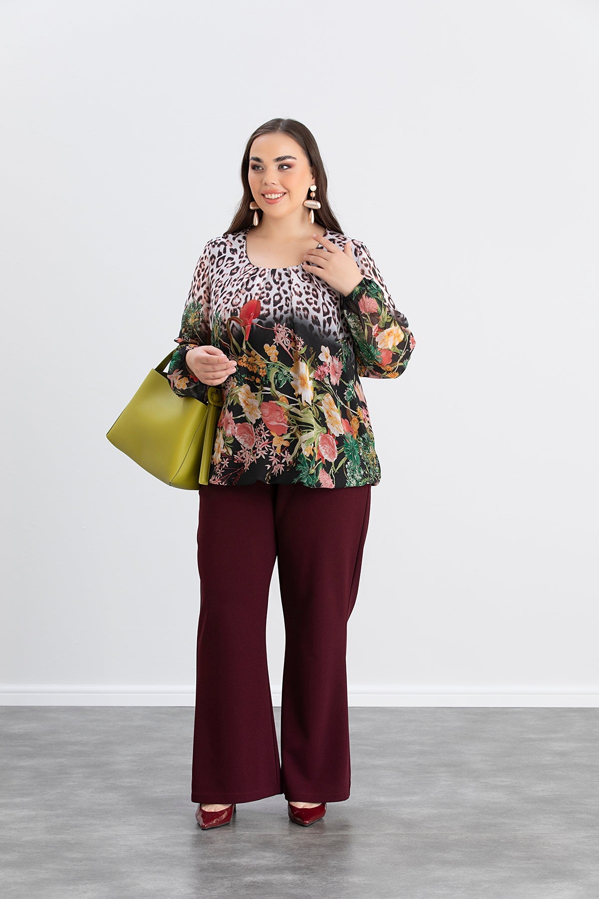 Bluza marime mare cu croiala libera - flori de primavara