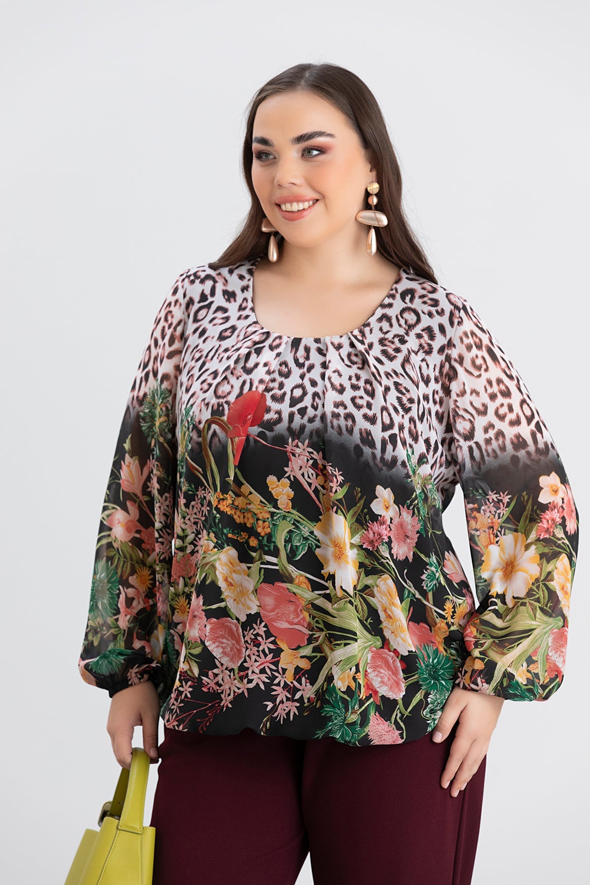Bluza marime mare cu croiala libera - flori de primavara