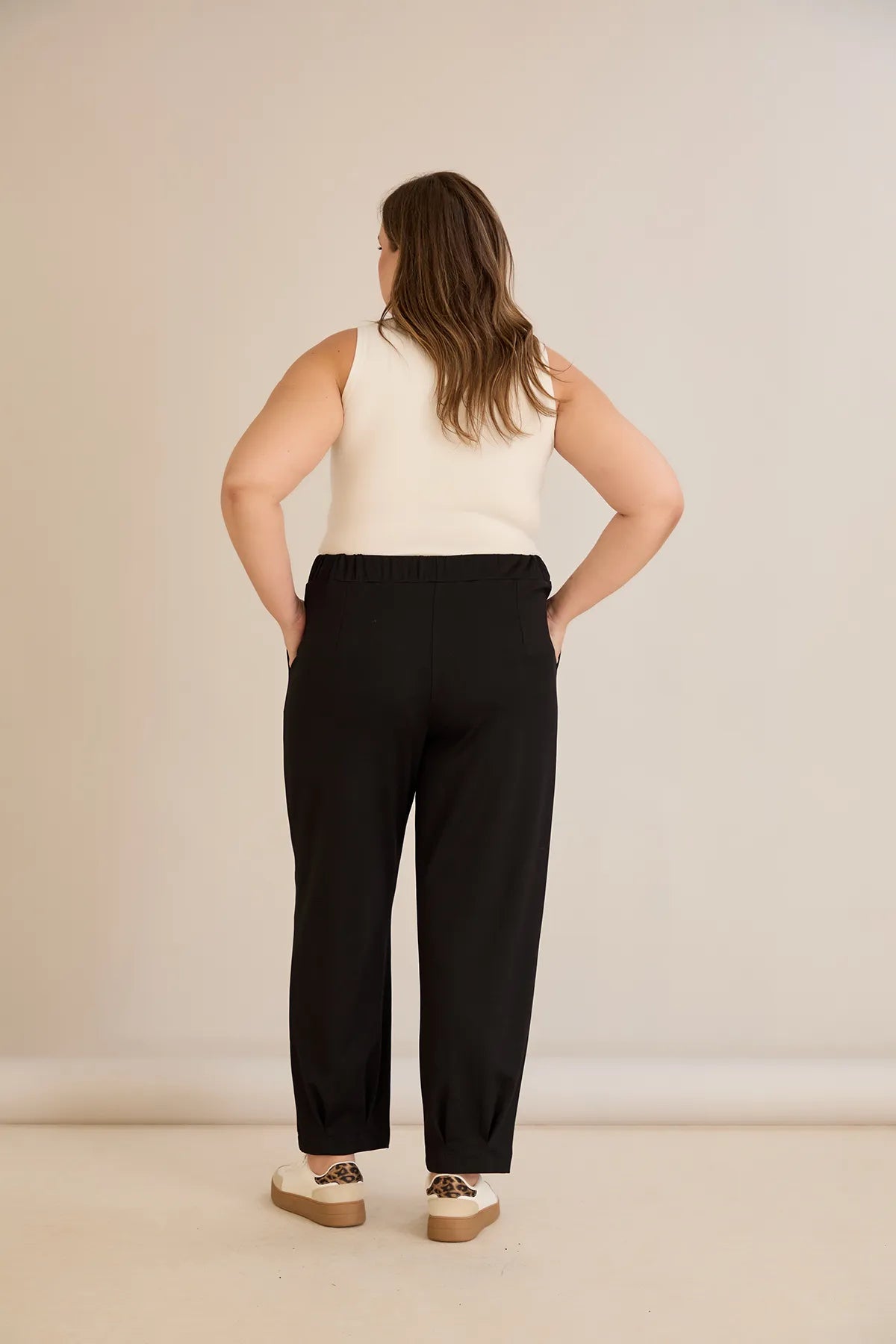 Pantalon elastic mărime mare din viscoză cu pliuri