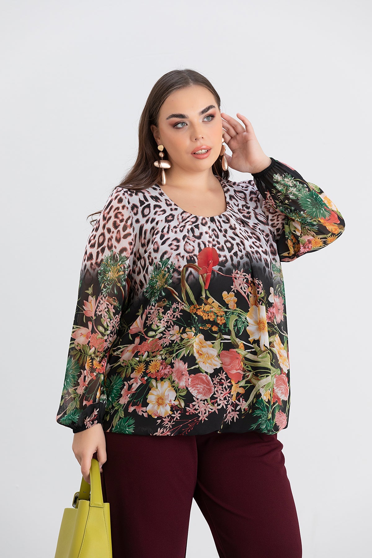 Bluza marime mare cu croiala libera - flori de primavara