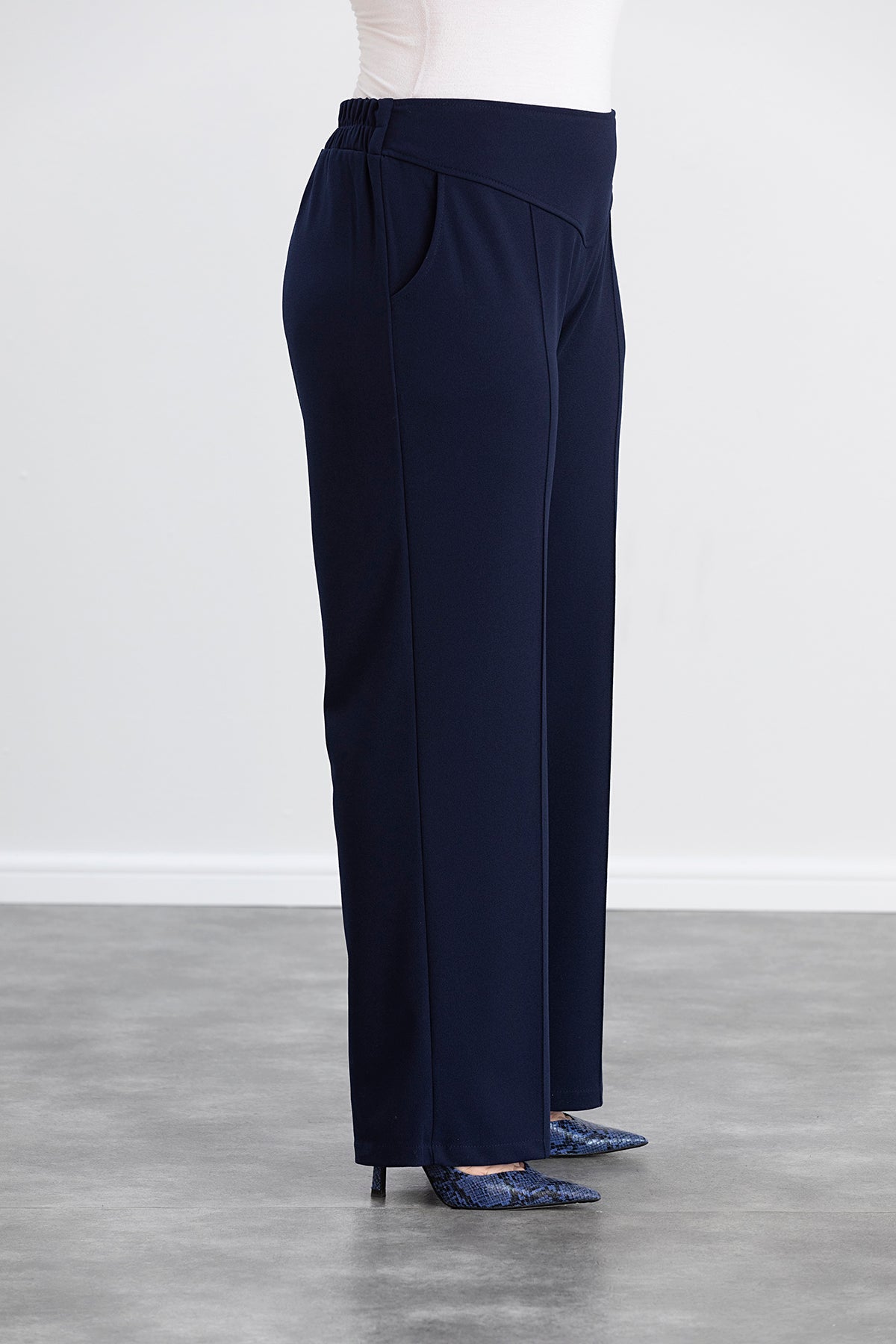 Pantalon marime mare cu croiala larga - albastru inchis