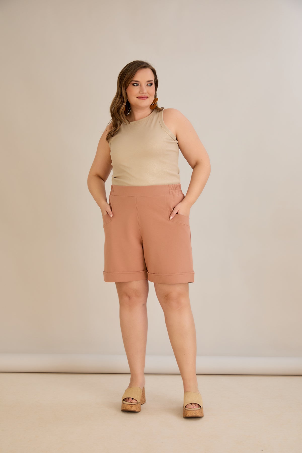 Pantaloni scurti marimi mari - moca