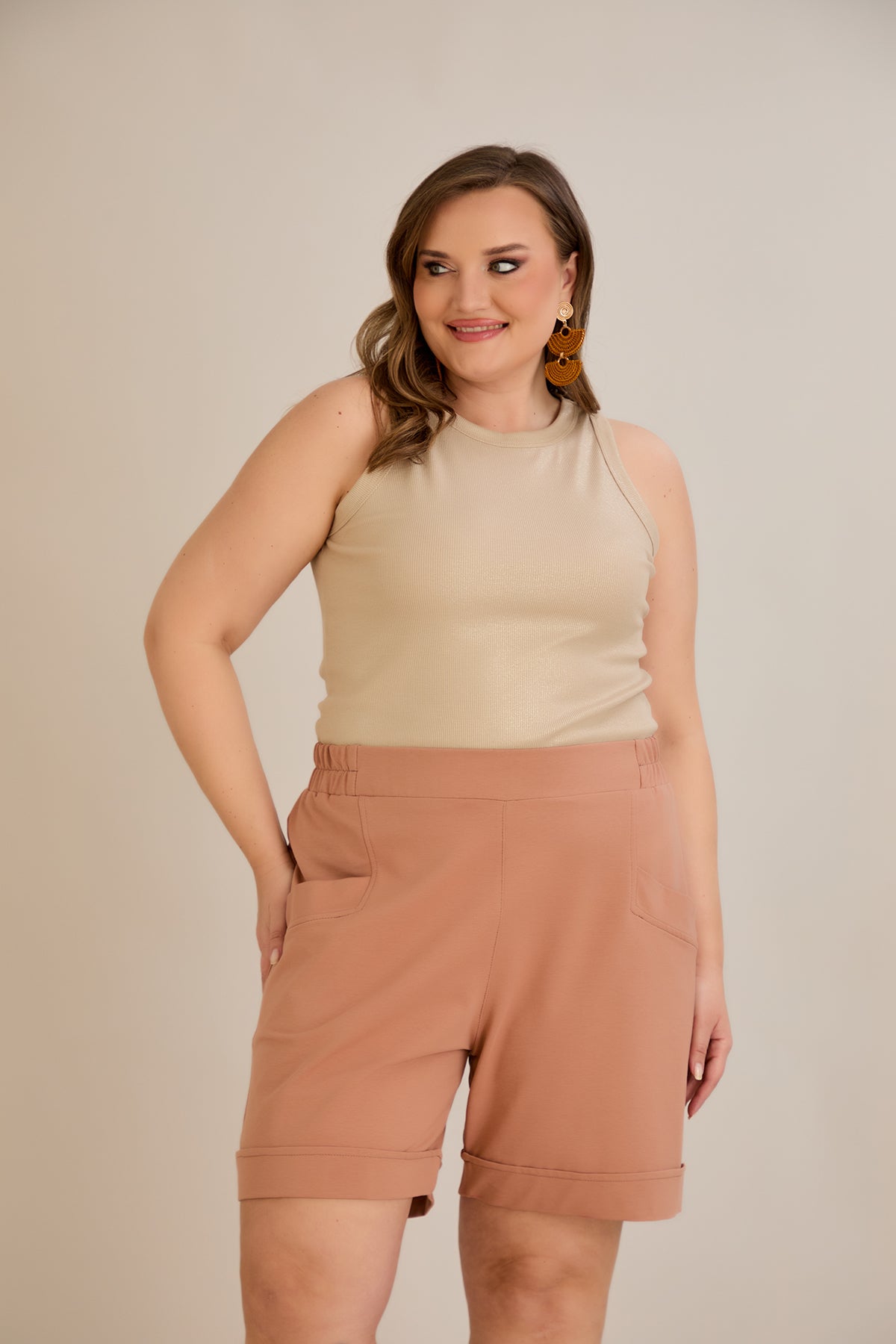 Pantaloni scurti marimi mari - moca