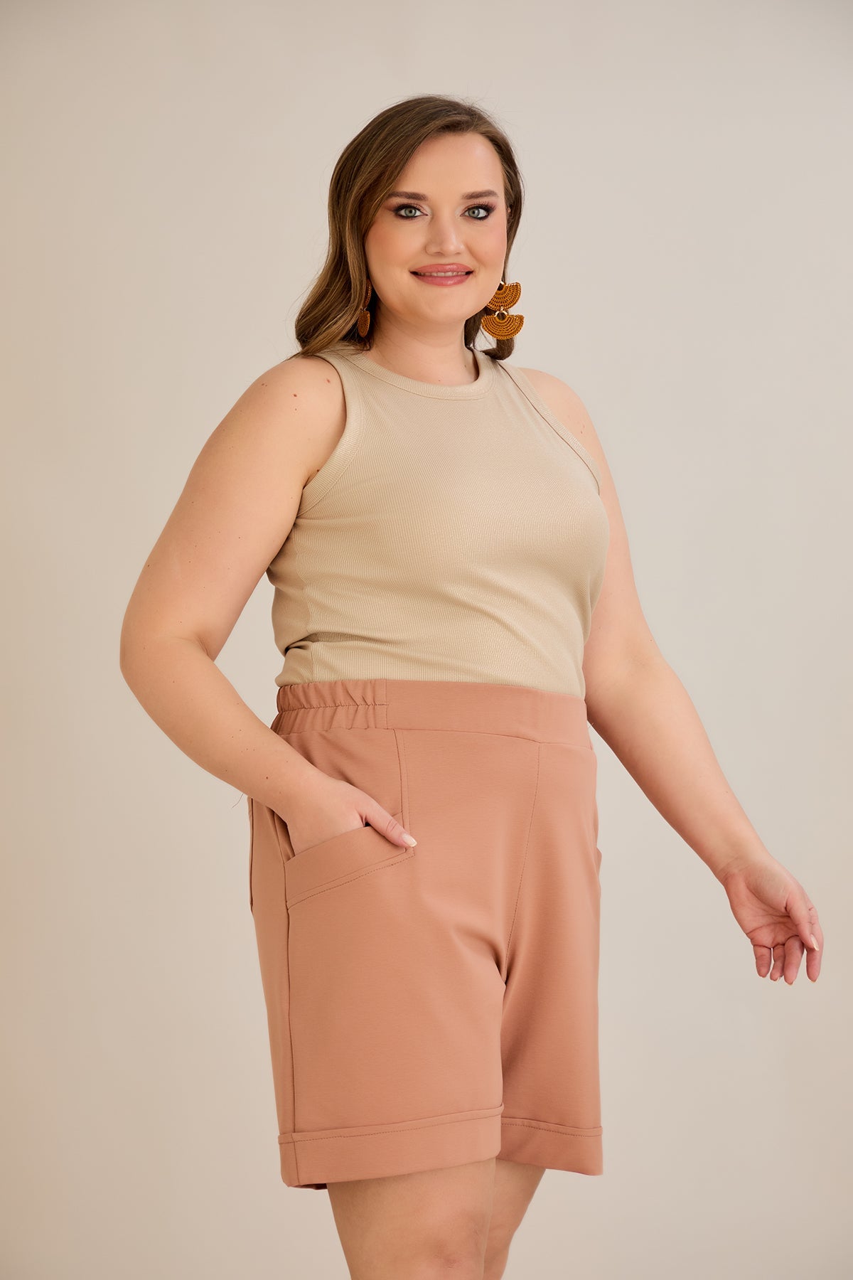 Pantaloni scurti marimi mari - moca