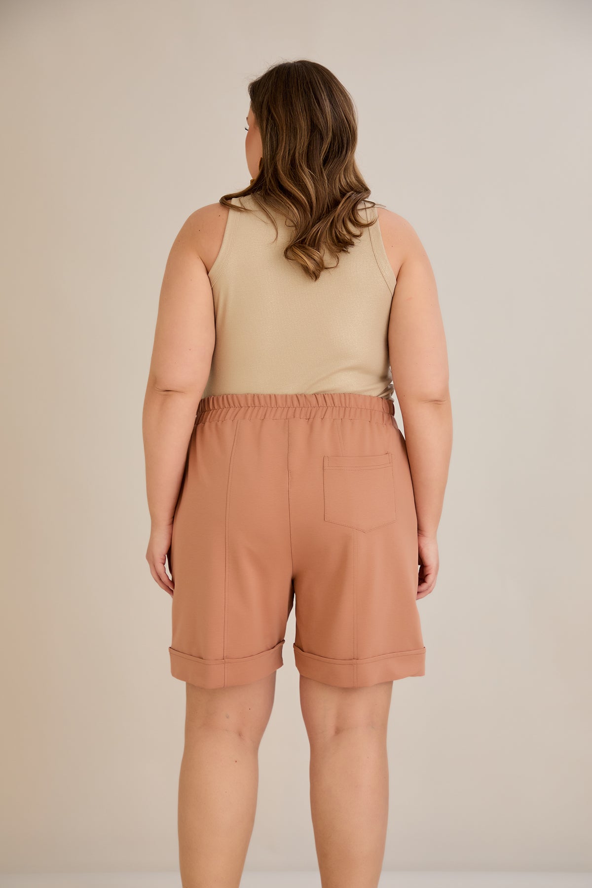 Pantaloni scurti marimi mari - moca