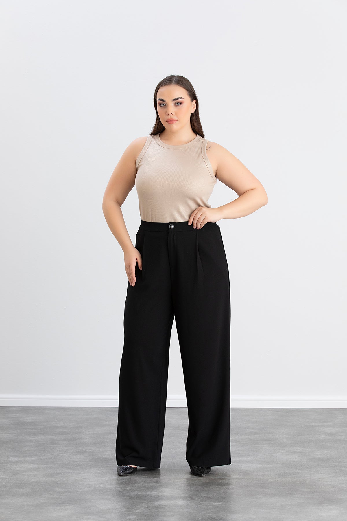 Pantaloni largi marime mare cu nasture si elastic ascuns pe centura - negru
