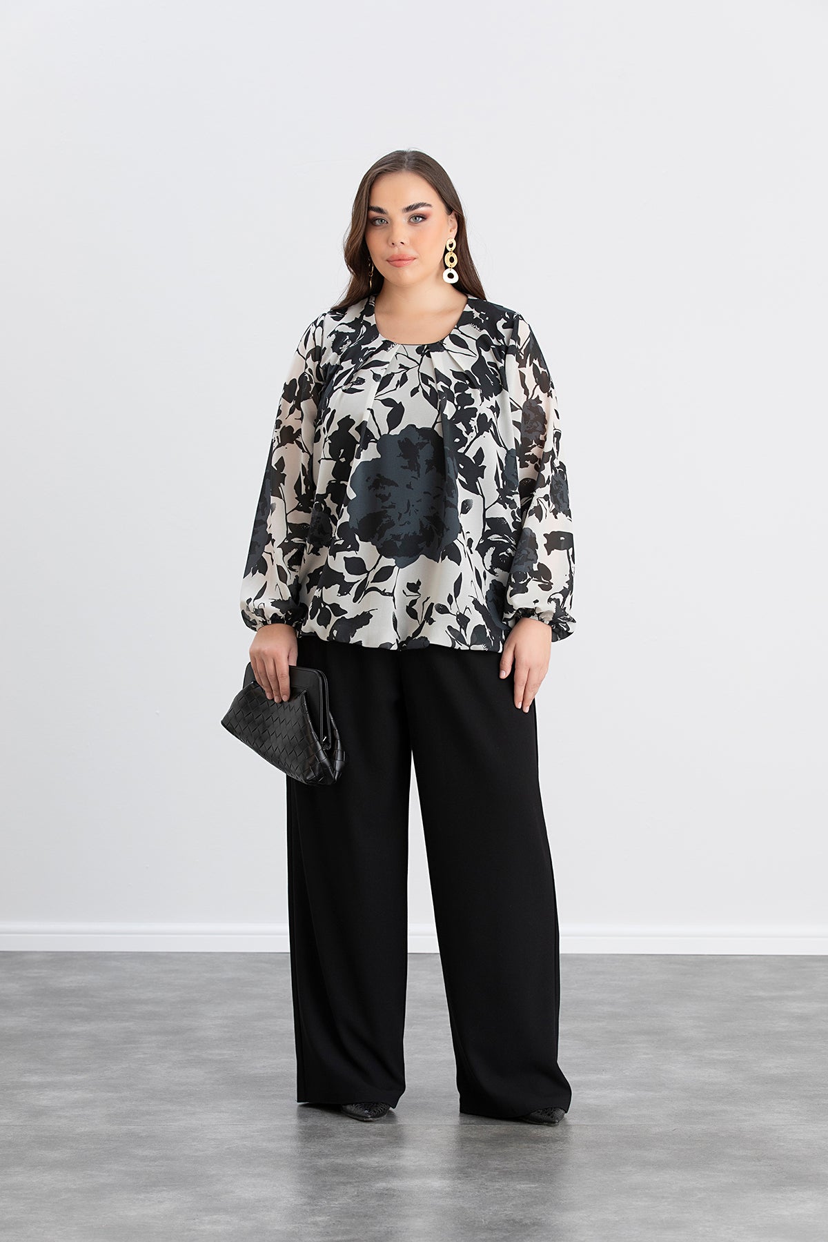 Bluza marime mare cu croiala libera - alb/negru