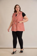 Vestă mărime mare din denim cu pietricele – roz